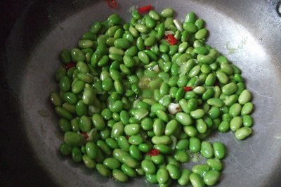 蘿卜干炒毛豆的做法步驟：5