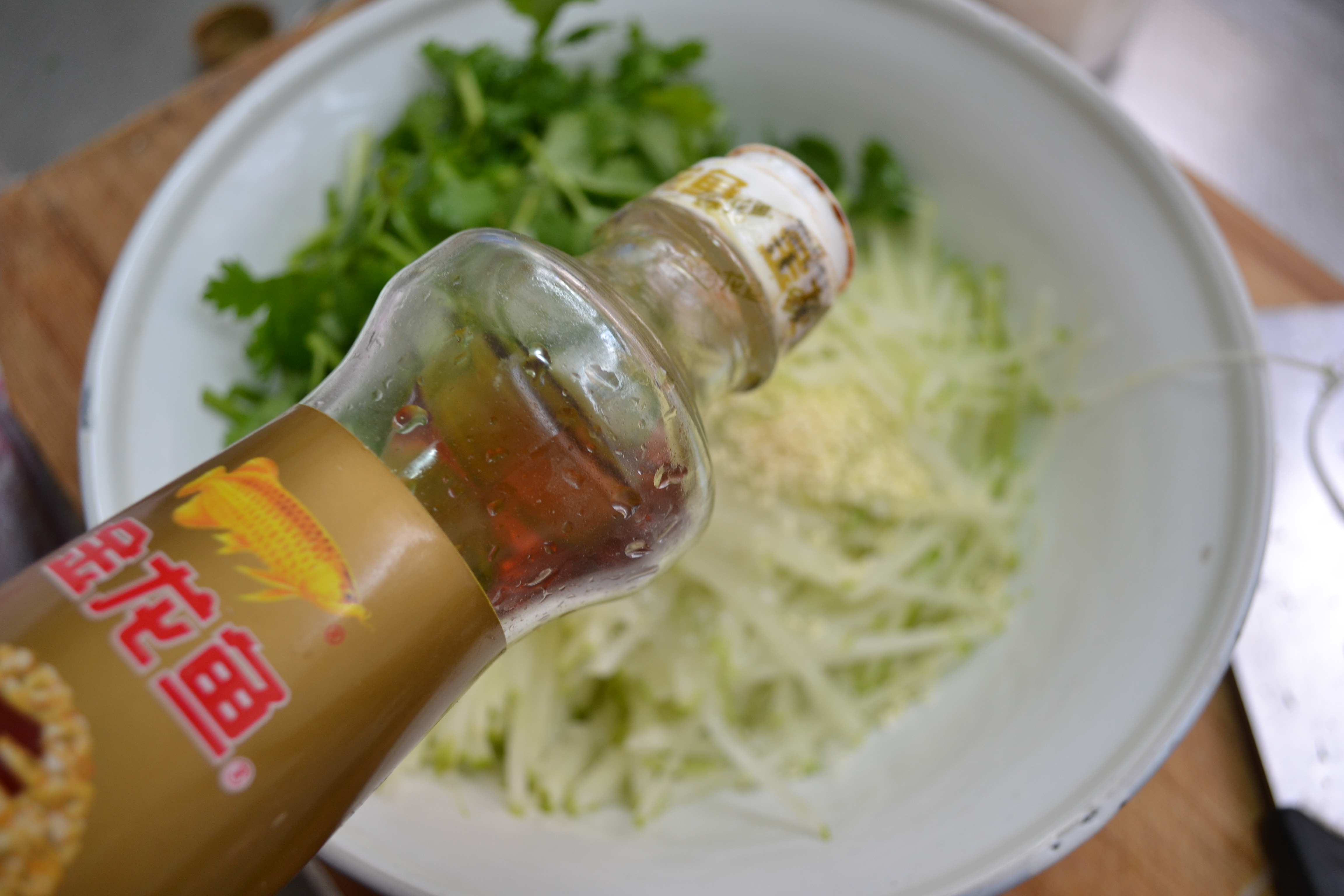 【“臭”蘿卜拌“香”菜】的做法步驟：5