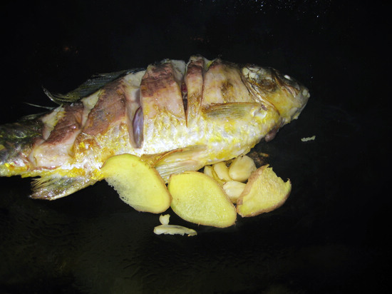 絲瓜鲫魚湯的做法步驟：5