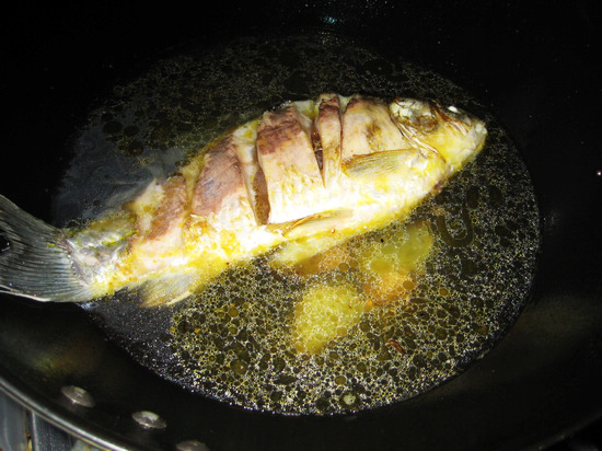 絲瓜鲫魚湯的做法步驟：6