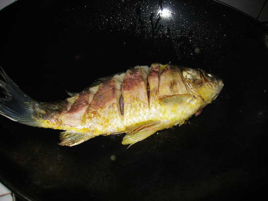 絲瓜鲫魚湯的做法步驟：4