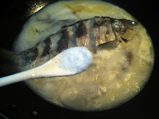 絲瓜鲫魚湯的做法步驟：9