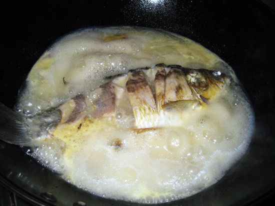 絲瓜鲫魚湯的做法步驟：7