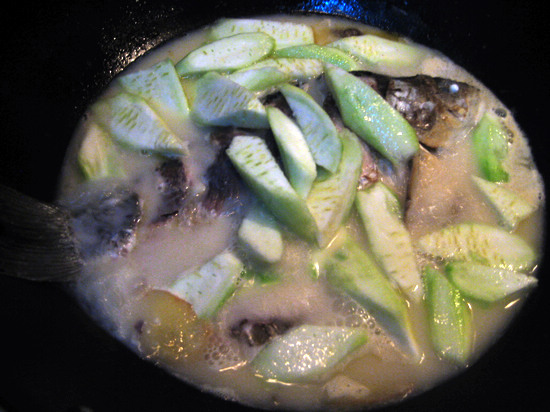 絲瓜鲫魚湯的做法步驟：10