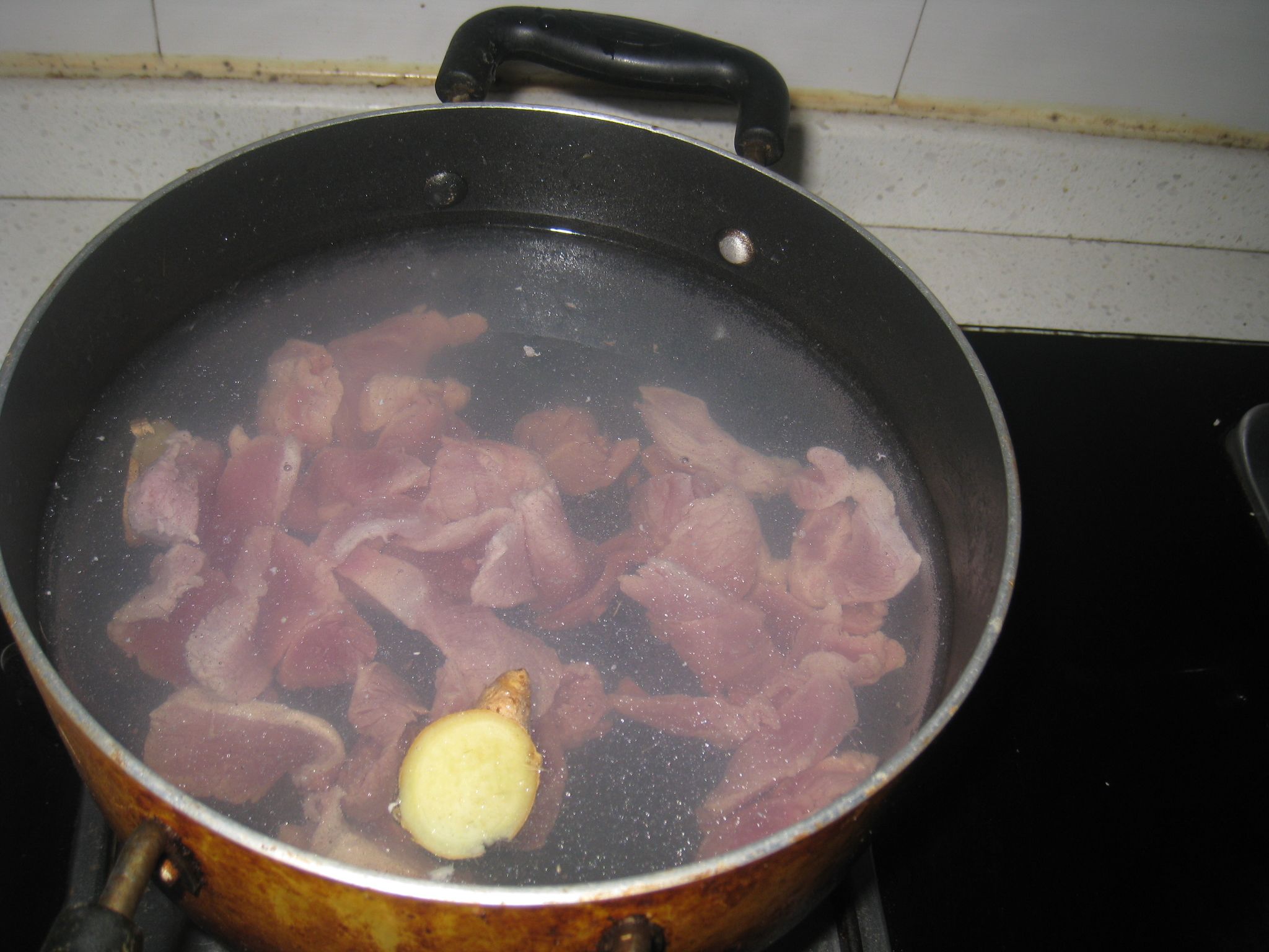 松茸瘦肉湯的做法步驟：4