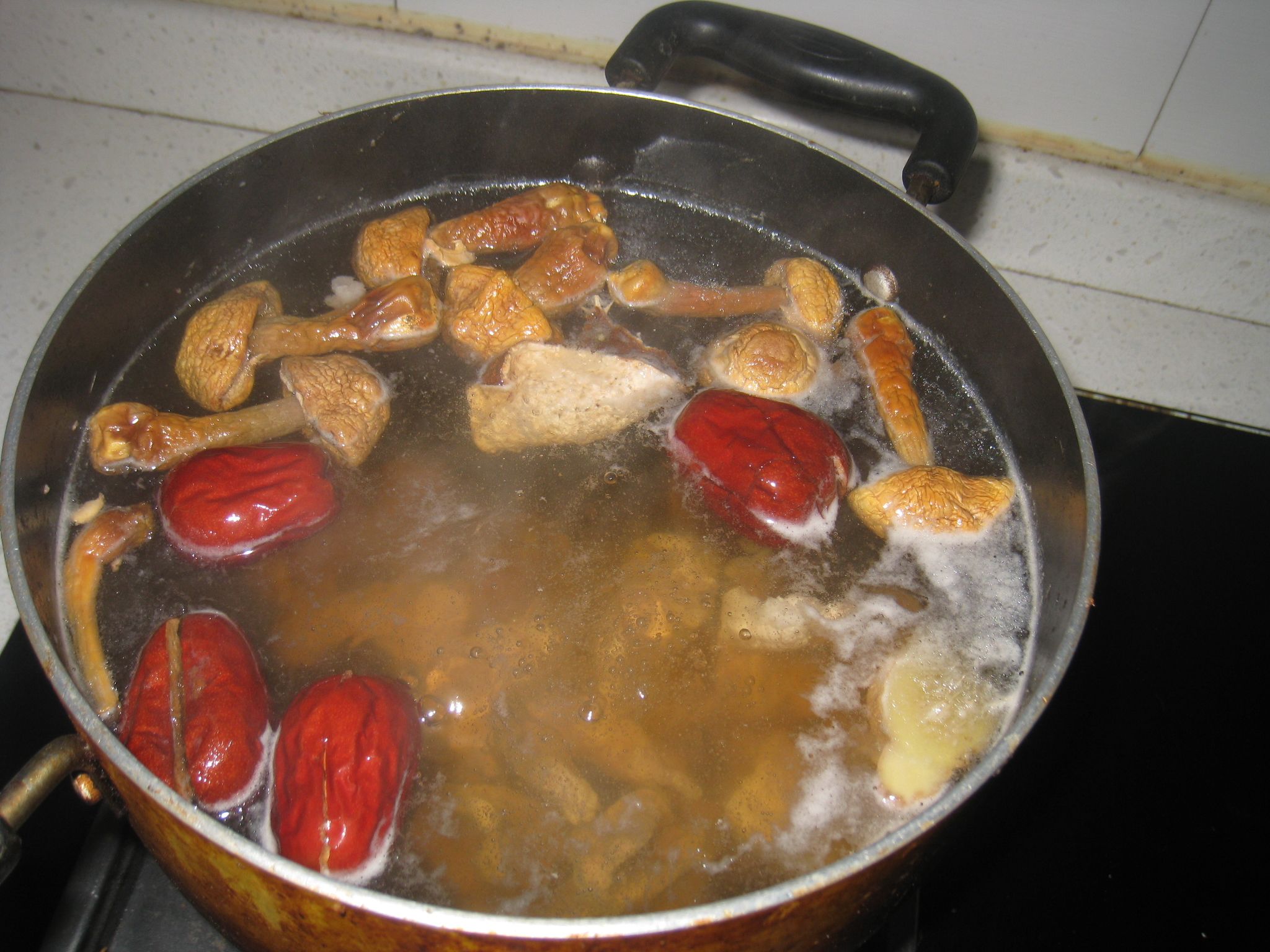 松茸瘦肉湯的做法步驟：6