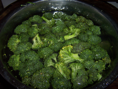 清香鮮美的香芒涼拌西蘭花的做法步驟：2