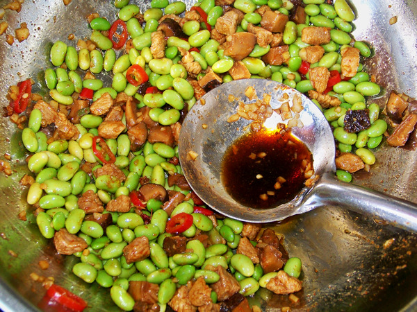 心藍手制私房菜【麻辣毛豆肉丁】——不可以浪費食物的做法步驟：8
