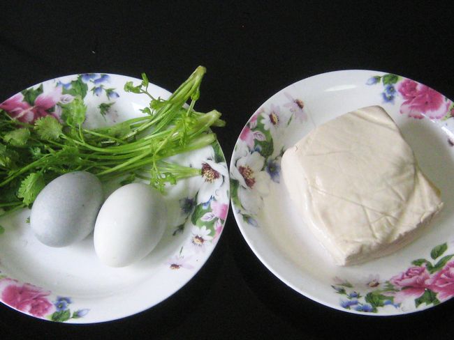 雙蛋香菜拌豆腐的做法步驟：1