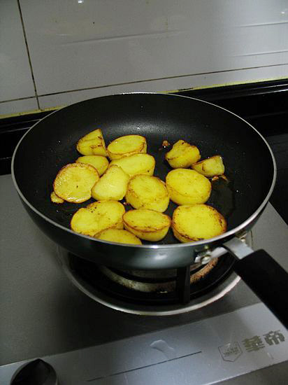 超好吃的土豆做法---香煎土豆的做法步驟：9