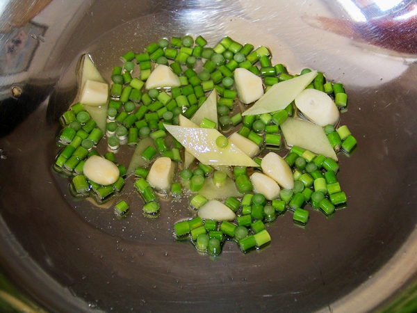 心藍手制私房菜【小炒攸縣香干】——與時尚絕緣的做法步驟：4