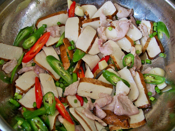 心藍手制私房菜【小炒攸縣香干】——與時尚絕緣的做法步驟：7