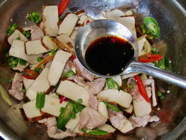 心藍手制私房菜【小炒攸縣香干】——與時尚絕緣的做法步驟：8