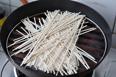 茄子汆拌面的做法步驟：10