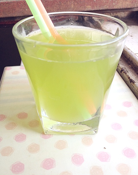 六月不減肥七月沒腰圍——蜂蜜芹菜水的做法步驟：6