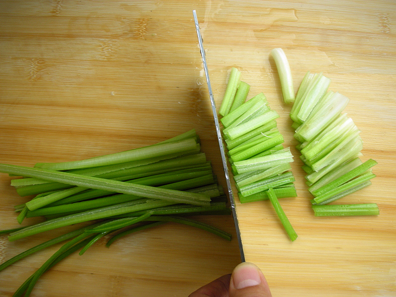 涼拌海米芹菜的做法步驟：1