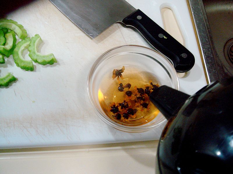 夏季保健飲品“血菊苦瓜飲”的做法步驟：2