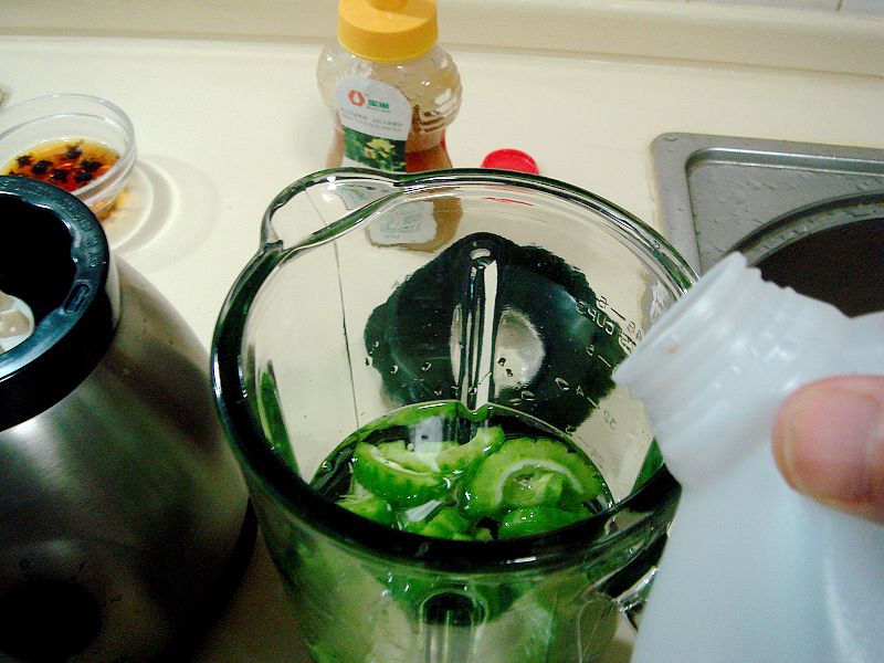 夏季保健飲品“血菊苦瓜飲”的做法步驟：4