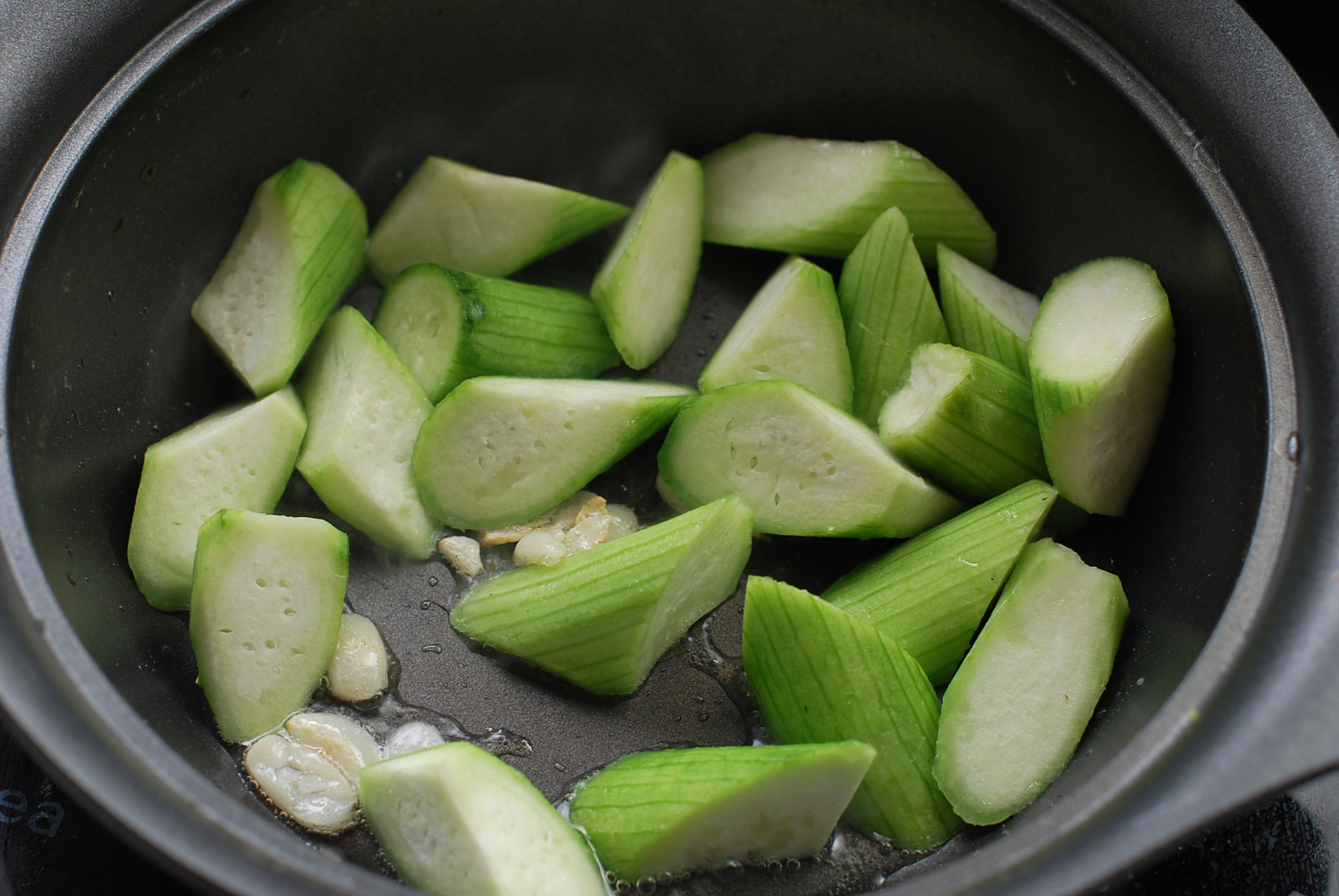 立夏。【絲瓜燴油條】的做法步驟：7