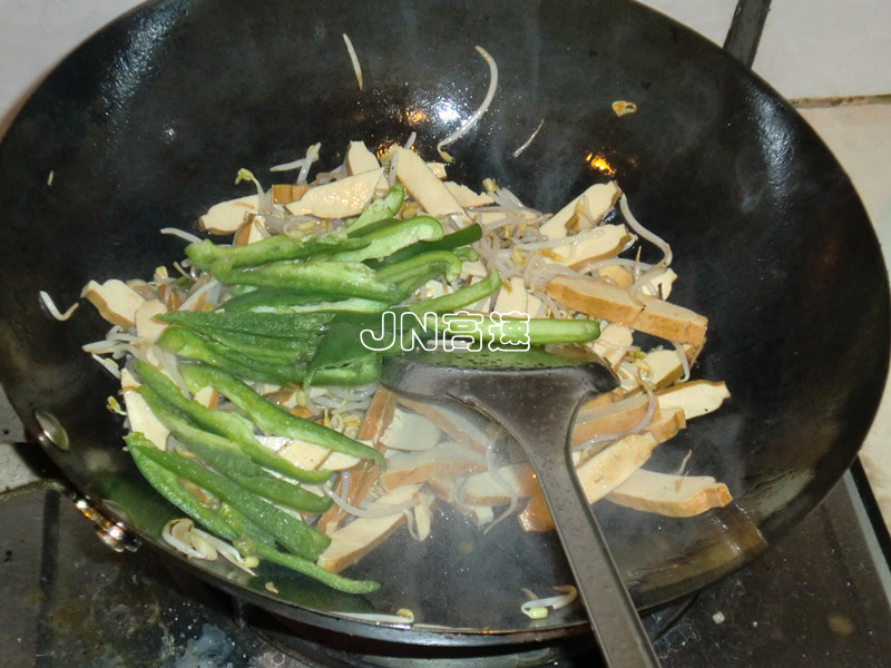 銀芽青椒炒豆干的做法步驟：11
