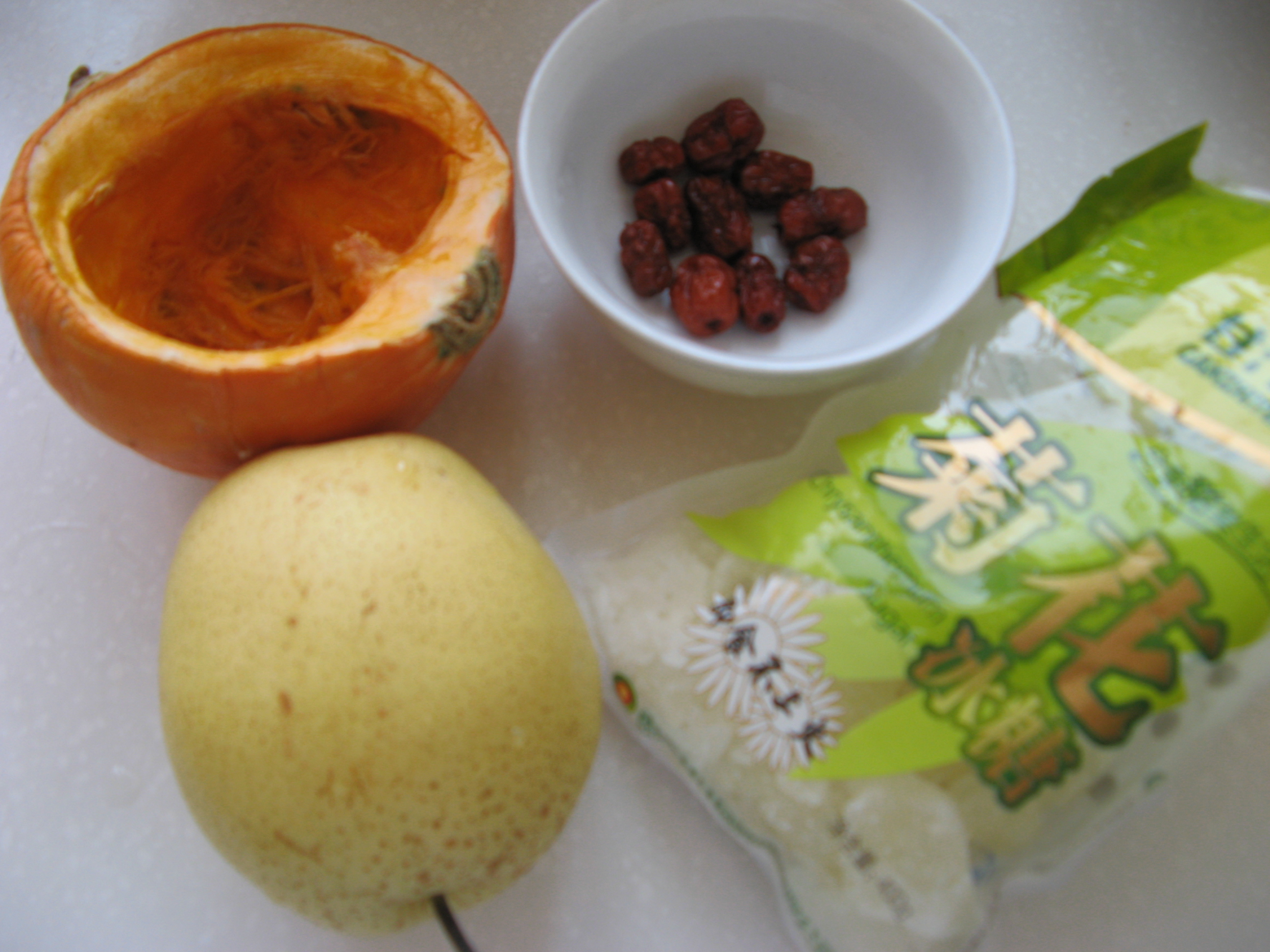 南瓜雪梨養顏湯的做法步驟：1