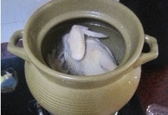 無花果香菇炖雞湯的做法步驟：3
