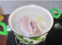 無花果香菇炖雞湯的做法步驟：2