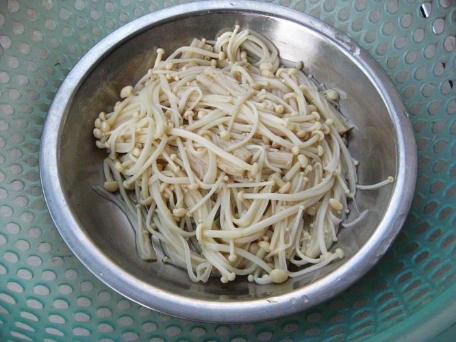 麻辣小涼菜——【拌金針菇】的做法步驟：3