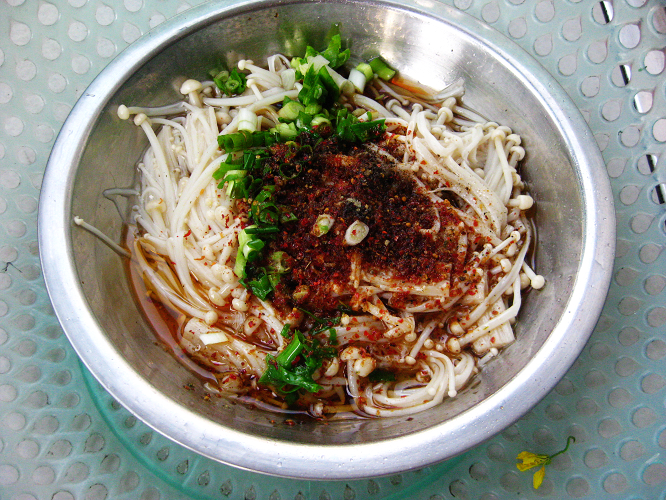 麻辣小涼菜——【拌金針菇】的做法步驟：7