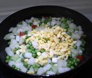 ｛健康素食｝春季減肥菜譜 豌豆炒冬瓜的做法步驟：5
