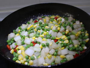 ｛健康素食｝春季減肥菜譜 豌豆炒冬瓜的做法步驟：6