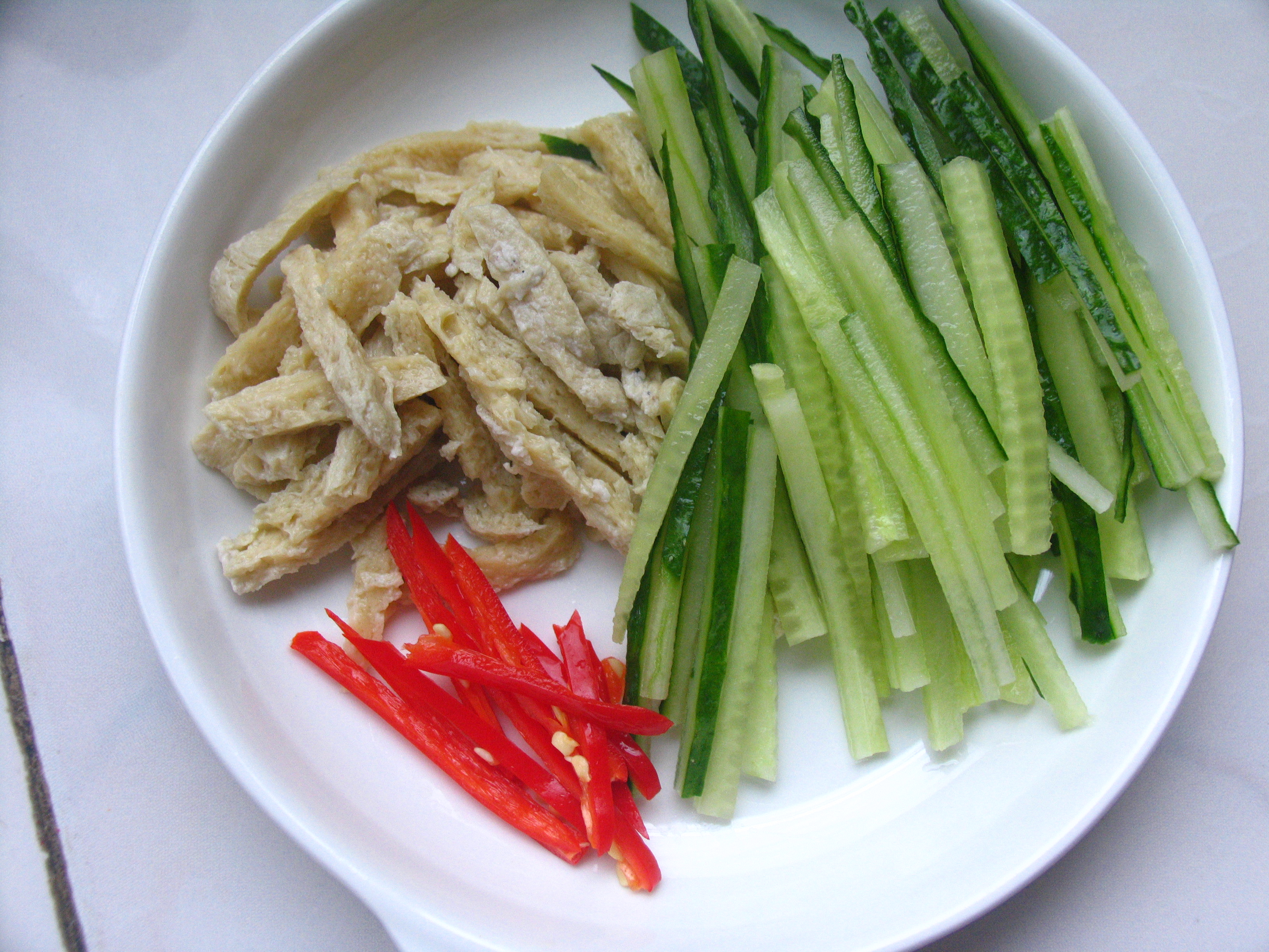 孜然黃瓜水面筋的做法步驟：1