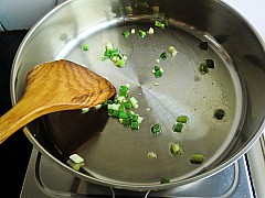 胡蘿卜炒金針菇的做法步驟：4