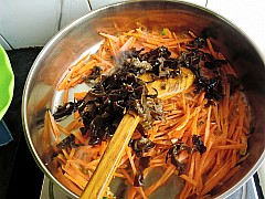 胡蘿卜炒金針菇的做法步驟：6