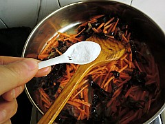 胡蘿卜炒金針菇的做法步驟：7