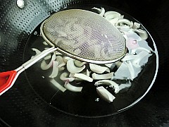 【夏日小涼菜】---洋蔥拌木耳的做法步驟：4