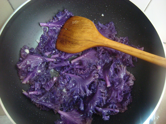 蒜茸羽衣甘藍的做法步驟：8