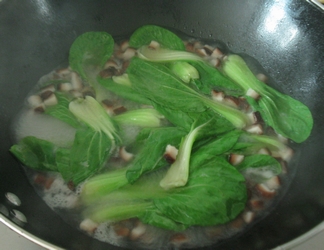 【夕陽西下 我們相約回家】香菇油菜湯的做法步驟：8