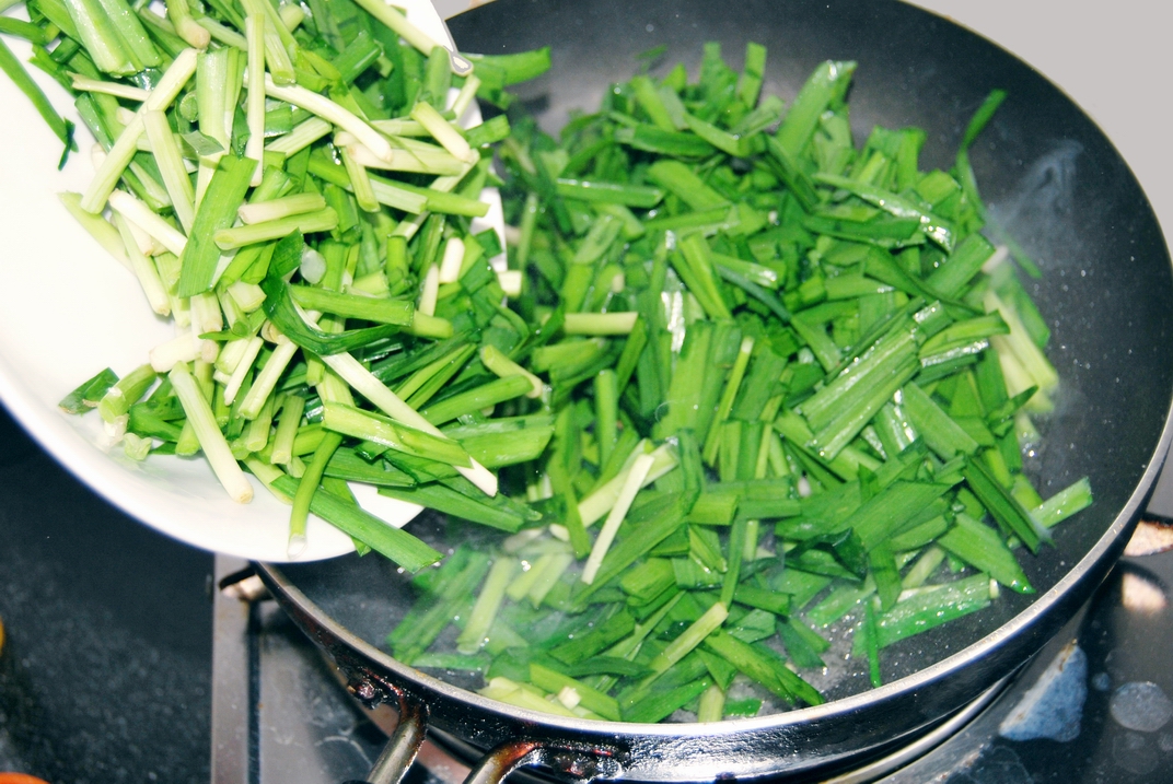 香干炒韭菜的做法步驟：6