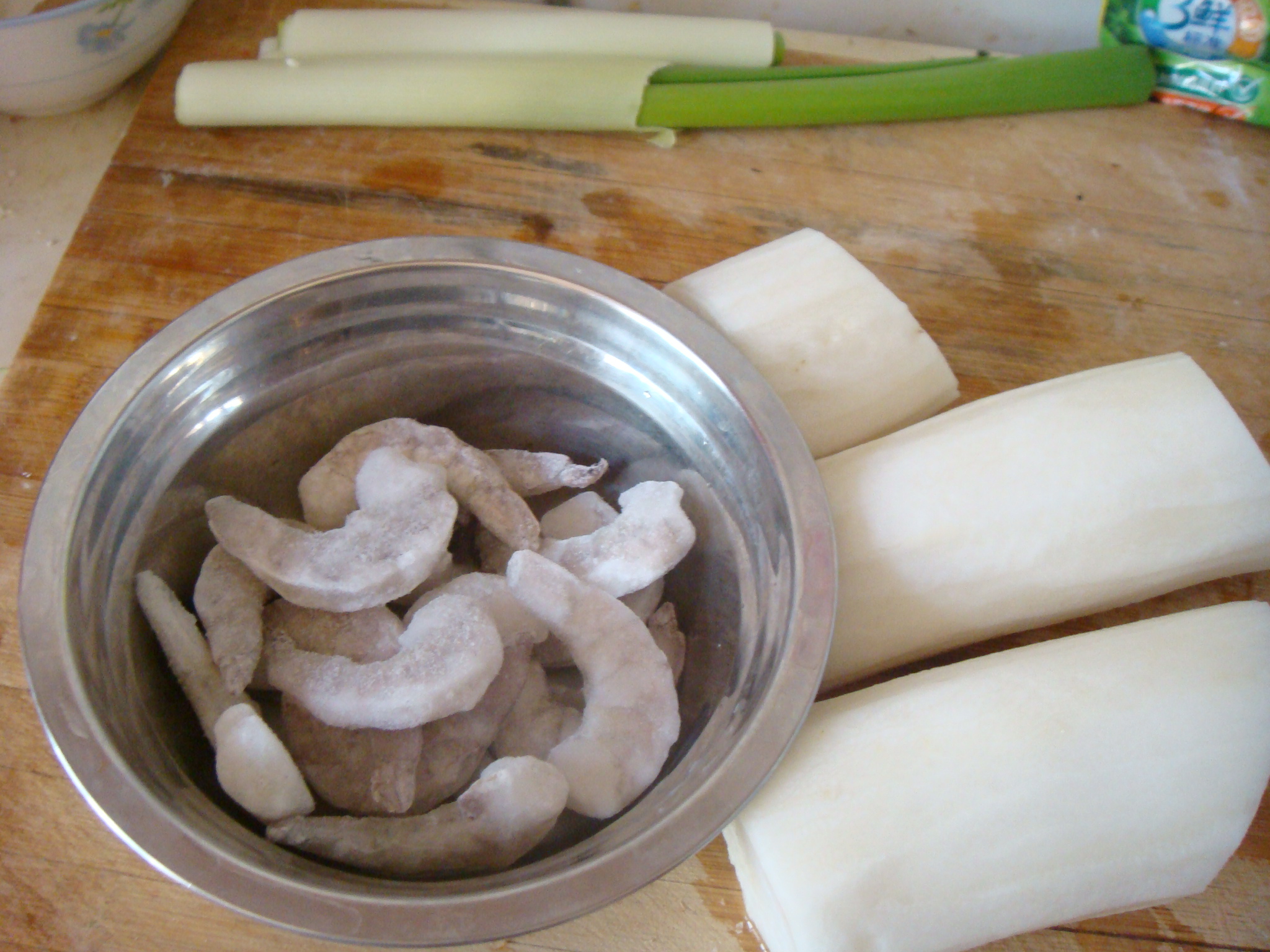 白蘿卜燴蝦仁的做法步驟：1