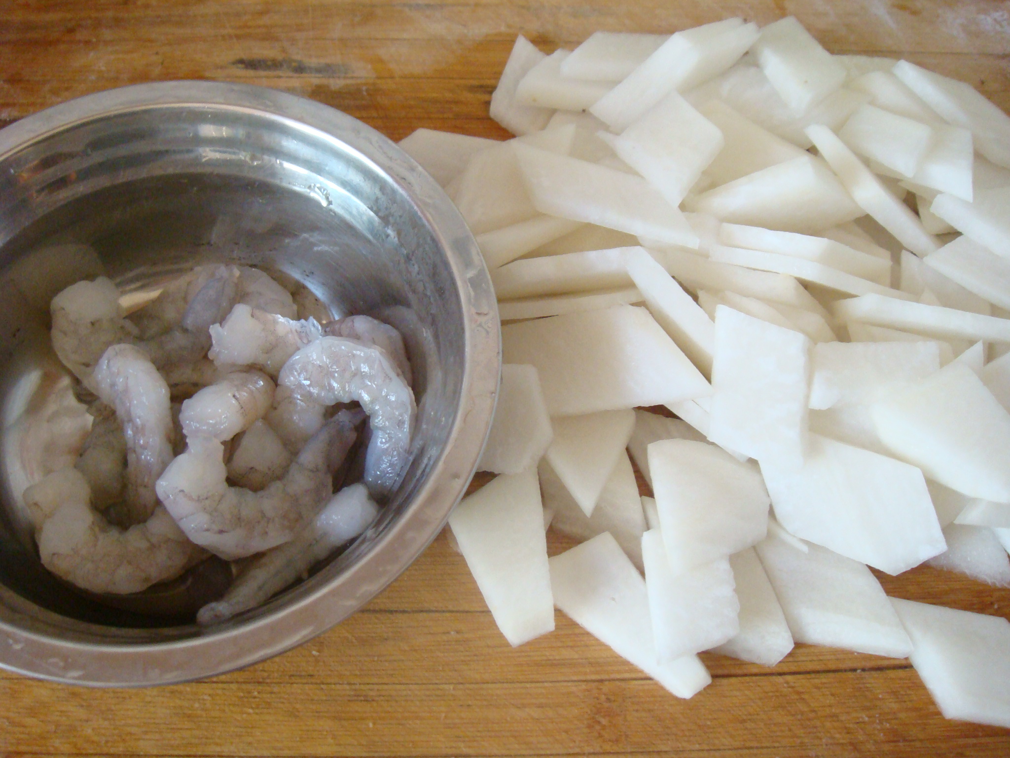 白蘿卜燴蝦仁的做法步驟：2