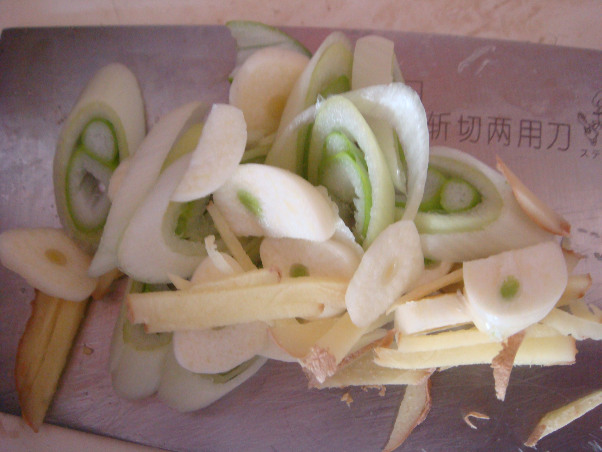 白蘿卜燴蝦仁的做法步驟：3