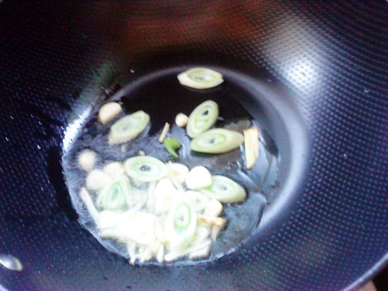 白蘿卜燴蝦仁的做法步驟：4