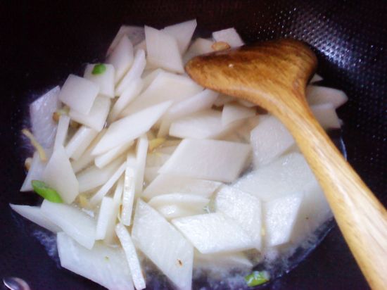 白蘿卜燴蝦仁的做法步驟：5