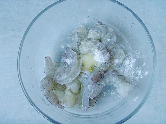 百年好合：西芹百合炒蝦仁的做法步驟：3
