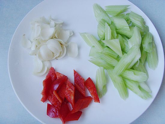 百年好合：西芹百合炒蝦仁的做法步驟：2