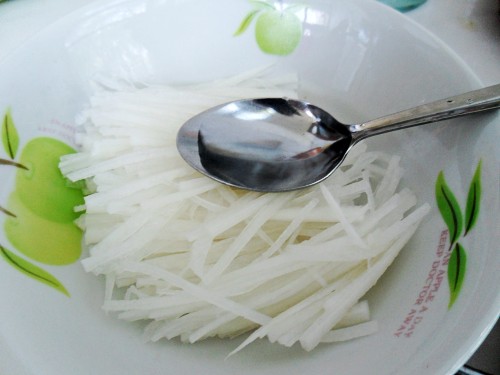【美食家主題賽--第一季】蟻穴---糖醋白蘿卜絲的做法步驟：4