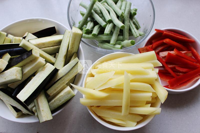 茄子土豆豆角的做法步驟：2