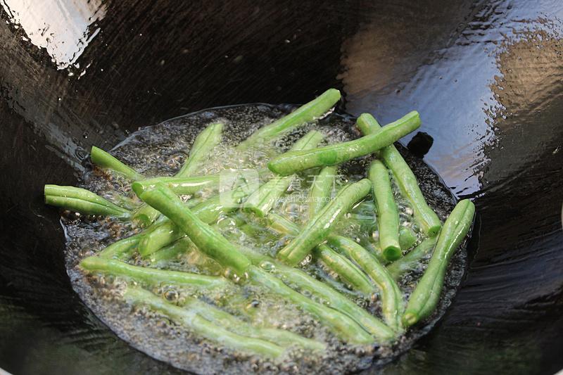 茄子土豆豆角的做法步驟：6