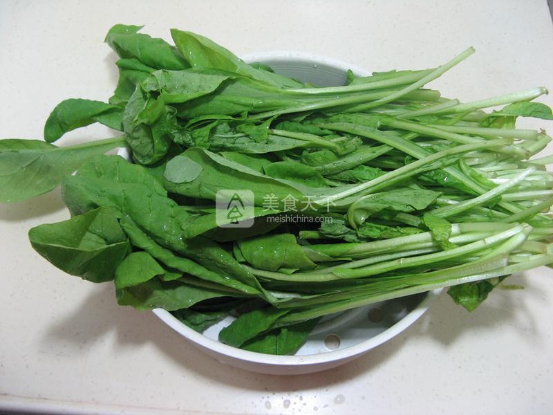 小松菜炒豆皮的做法步驟：1